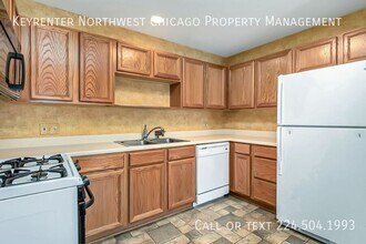 490 Westwood Ct in Crystal Lake, IL - Building Photo - Building Photo