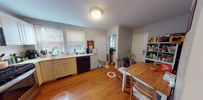 52 Kelly Rd, Unit 2A in Cambridge, MA - Building Photo - Building Photo
