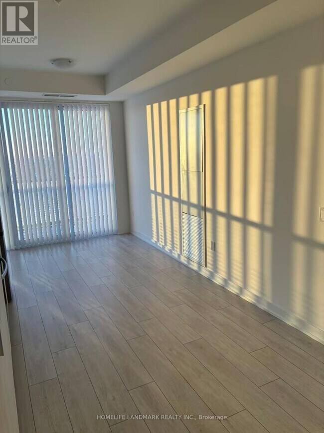 5858 Yonge St in Toronto, ON - Building Photo - Building Photo