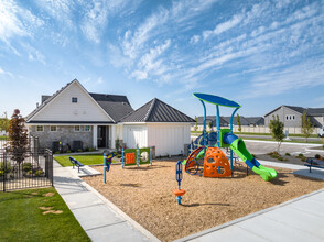 Sunnyvale Village in Nampa, ID - Building Photo - Building Photo