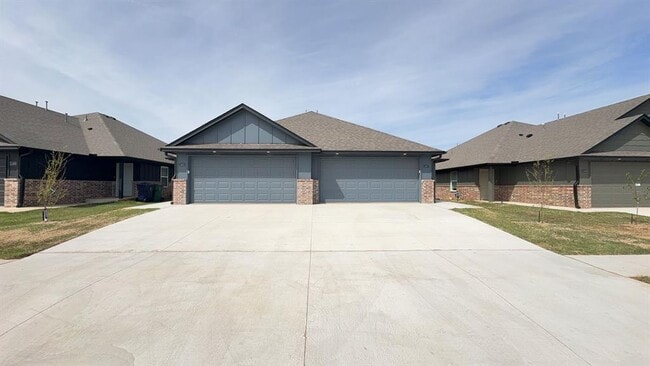 11405 University in Oklahoma City, OK - Building Photo - Building Photo