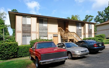 709 Pointe Ct in Tallahassee, FL - Building Photo - Building Photo