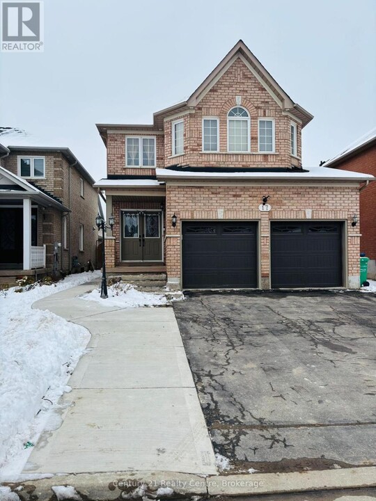 17 Fallstar Crescent in Brampton, ON - Building Photo