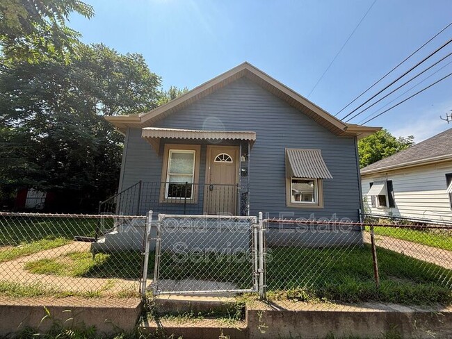 property at 704 Cleveland St