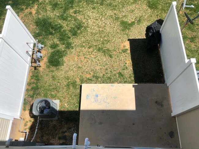 655 Twisted Oak Dr NW in Christiansburg, VA - Foto de edificio - Building Photo