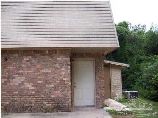 1151 Lake Dr in Gonzalez, FL - Building Photo