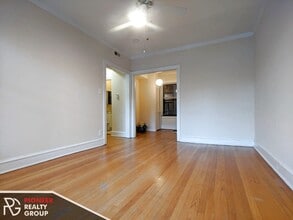 1446 W Byron St, Unit 3902-2 in Chicago, IL - Foto de edificio - Building Photo