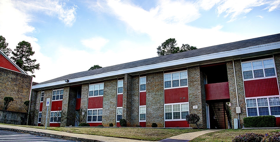 Woodlands Wake Village in Texarkana, TX - Building Photo