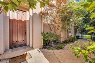 4980 Via Santana in Thousand Oaks, CA - Foto de edificio - Building Photo