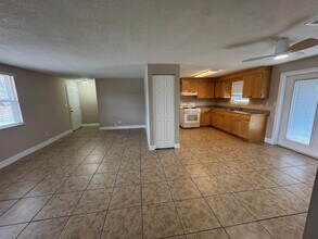 15630 NE 8th Pl-Unit -15670 NE 8th Pl #5 in Williston, FL - Building Photo - Building Photo