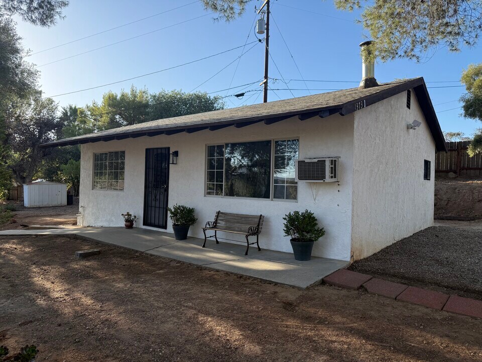 1373 Real Way Ln, Unit D - Hilltop Cottage in Alpine, CA - Building Photo
