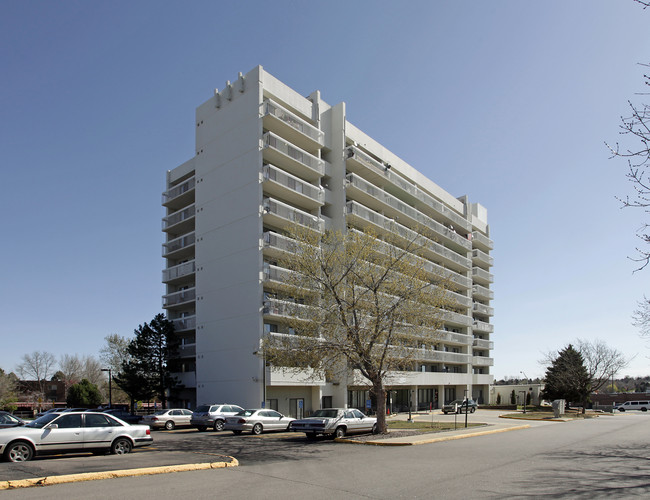 Syracuse Plaza in Denver, CO - Building Photo - Building Photo