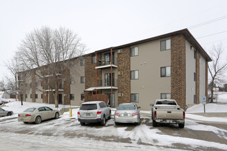 Hawken Ridge Apartments in Bismarck, ND - Building Photo - Building Photo