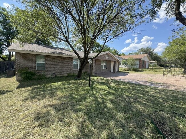 5502 Wellington Dr in Austin, TX - Building Photo - Building Photo