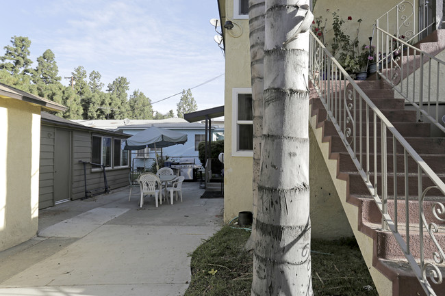 7642 Pickering Ave in Whittier, CA - Foto de edificio - Building Photo