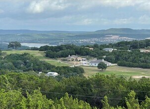 20504 National Dr in Lago Vista, TX - Foto de edificio - Building Photo
