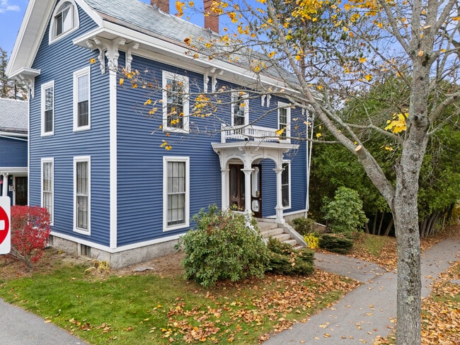 135 Cedar St, Unit 3 in Bangor, ME - Building Photo - Building Photo