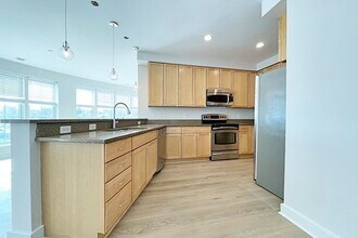 36 Derby St, Unit 2 in Salem, MA - Building Photo - Building Photo