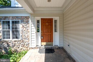 2202 Sarah Woods Ct in Vienna, VA - Building Photo