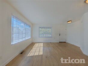 13058 Monaco Way in Thornton, CO - Foto de edificio - Building Photo