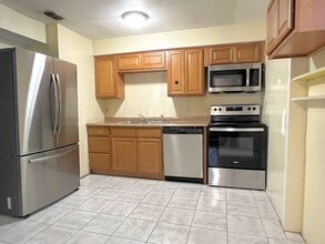 2611 Pembrook Dr in Orlando, FL - Building Photo - Building Photo