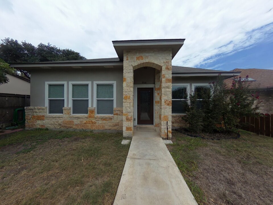 9118 Windgarden Cir in San Antonio, TX - Foto de edificio