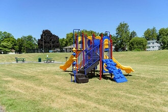 Grey Ridge Apartments LLC in South Bend, IN - Building Photo - Building Photo