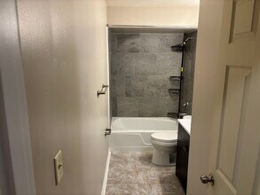 1505 Benton St, Unit 1507 in Rockford, IL - Foto de edificio - Building Photo