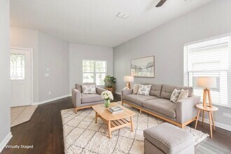 1249 Kellogg Dr in Tavares, FL - Building Photo - Building Photo
