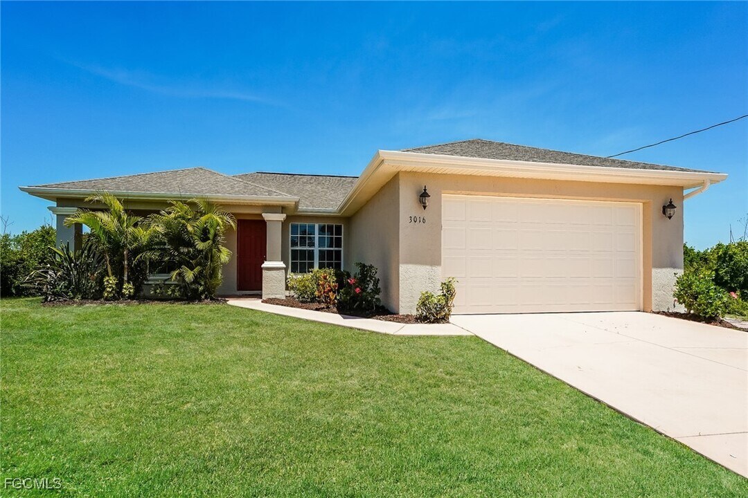 3016 65th St W in Lehigh Acres, FL - Building Photo