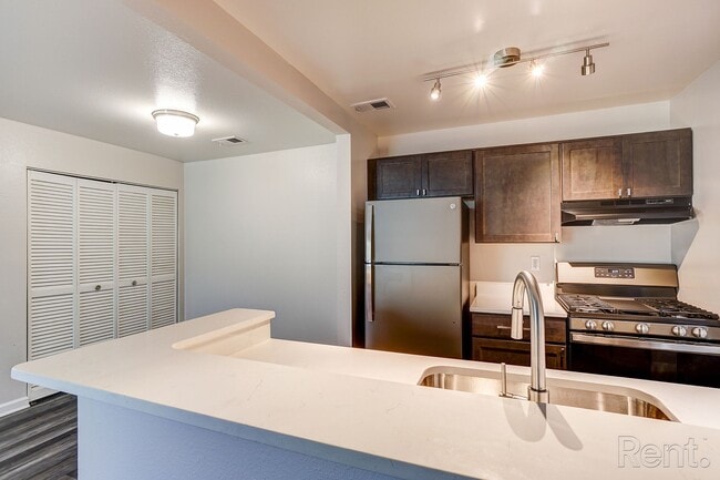 Fountain Park Apartments in DeWitt, MI - Building Photo - Building Photo