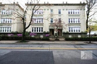 330 Saint Paul St, Unit 5 in Brookline, MA - Foto de edificio - Building Photo