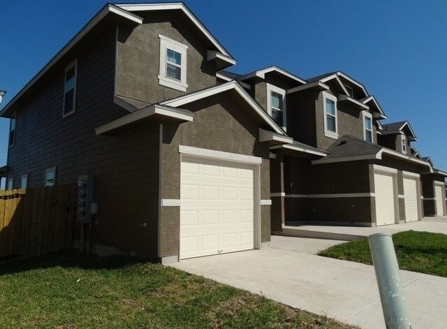 6407 Luglio Ln in San Antonio, TX - Foto de edificio