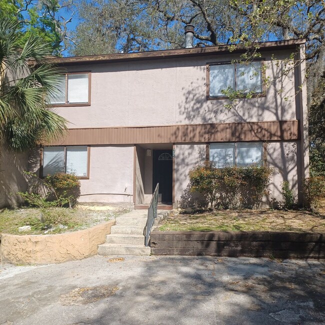 property at 624 Oaks Plantation Dr