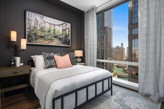 162 N Clark St in Chicago, IL - Building Photo - Building Photo