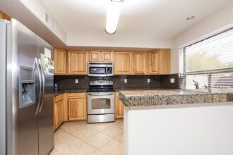 2501 W Oberlin Way in Phoenix, AZ - Foto de edificio - Building Photo