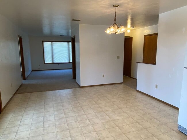 E432 Bay Ln in Luxemburg, WI - Building Photo - Building Photo