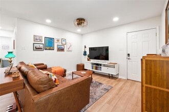 2450 Ashdale Dr in Austin, TX - Building Photo - Building Photo