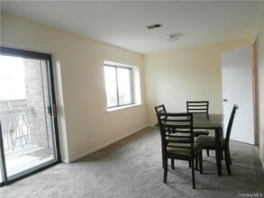 430 Kennedy Dr in Spring Valley, NY - Building Photo - Building Photo