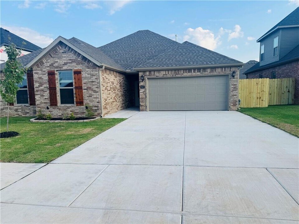 7003 SW High Meadow Blvd in Bentonville, AR - Building Photo