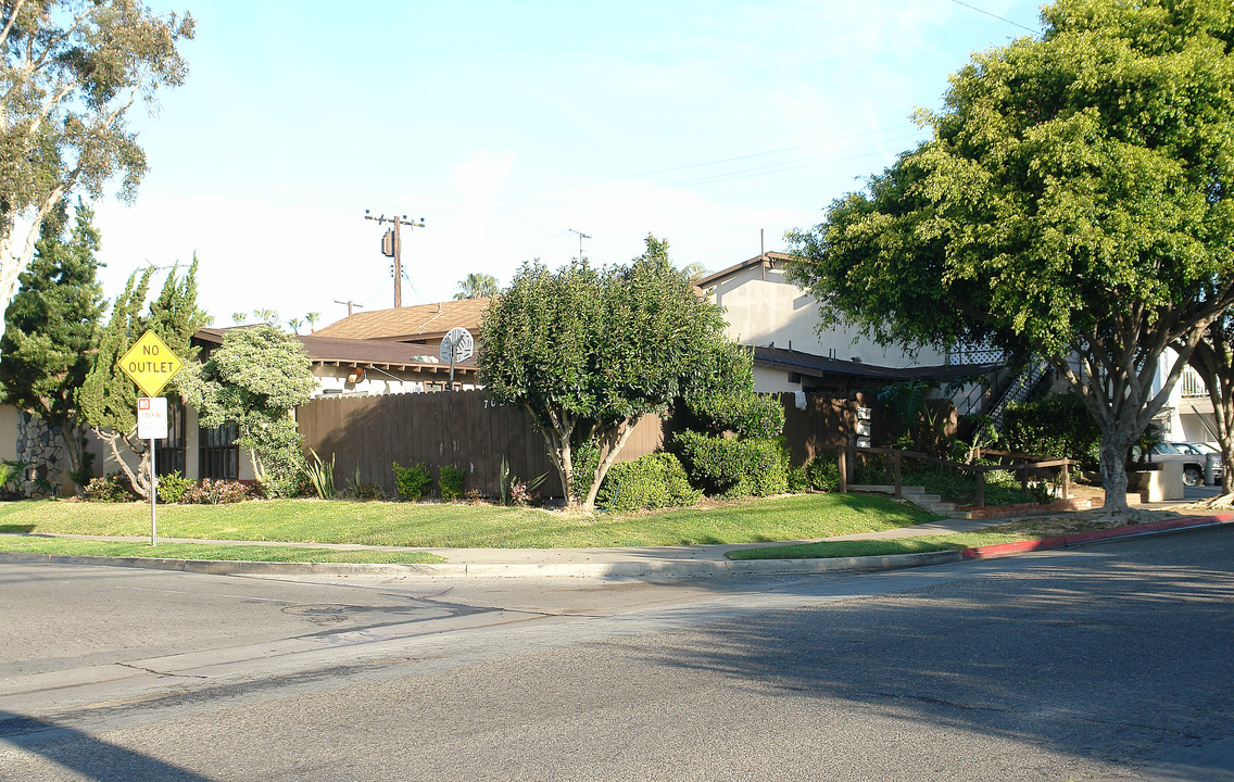 702 James St in Costa Mesa, CA - Foto de edificio