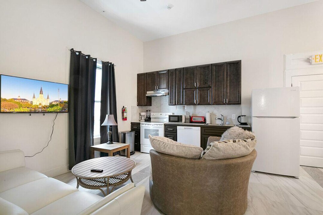 1609 Baronne St in New Orleans, LA - Building Photo
