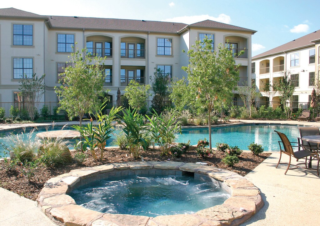 The Enclave at Cedar Lodge Apartments in Baton Rouge, LA