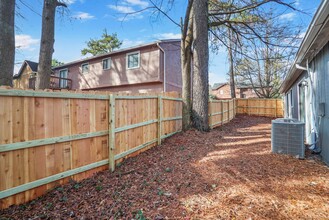 924 Lake Dr Terrace in Stone Mountain, GA - Building Photo - Building Photo