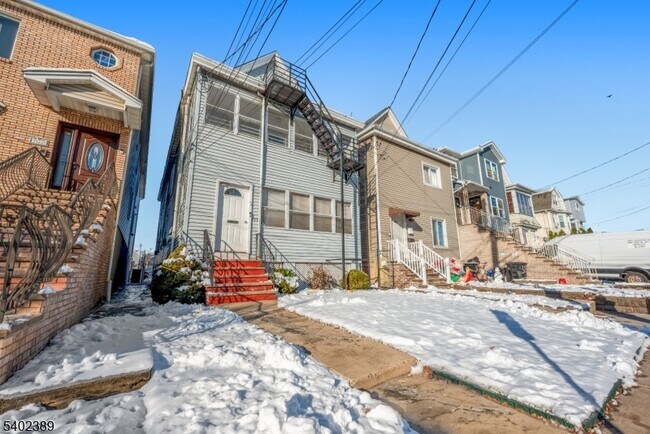 525 Maple Ave in Elizabeth, NJ - Building Photo - Building Photo