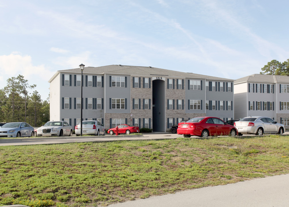 Carolinian East in Holly Ridge, NC - Foto de edificio