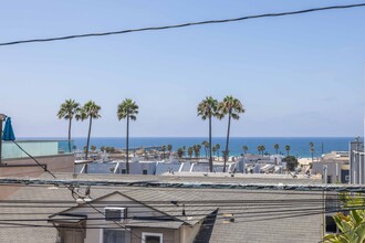 1512 Bayview Dr in Hermosa Beach, CA - Foto de edificio - Building Photo