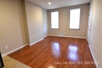 907 S 13th St in Philadelphia, PA - Building Photo - Building Photo