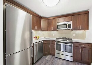 207 E 83rd St in New York, NY - Building Photo - Building Photo