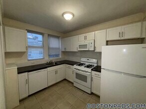 518 Cambridge St, Unit 7 in Boston, MA - Foto de edificio - Building Photo